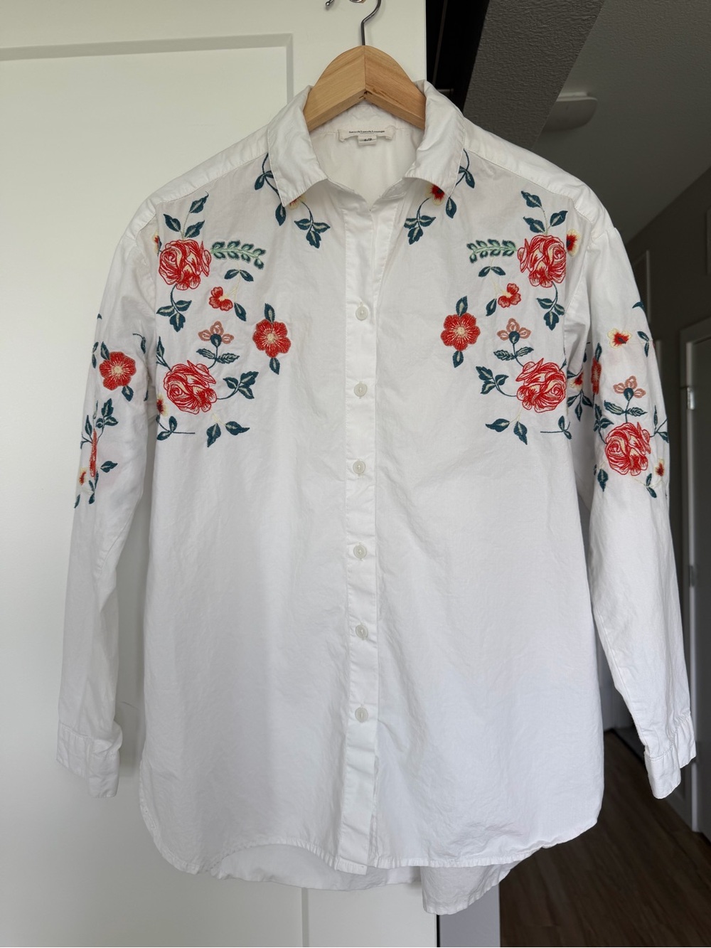beachlunchlounge White Button-Down Shirt with Red Floral Embroidery